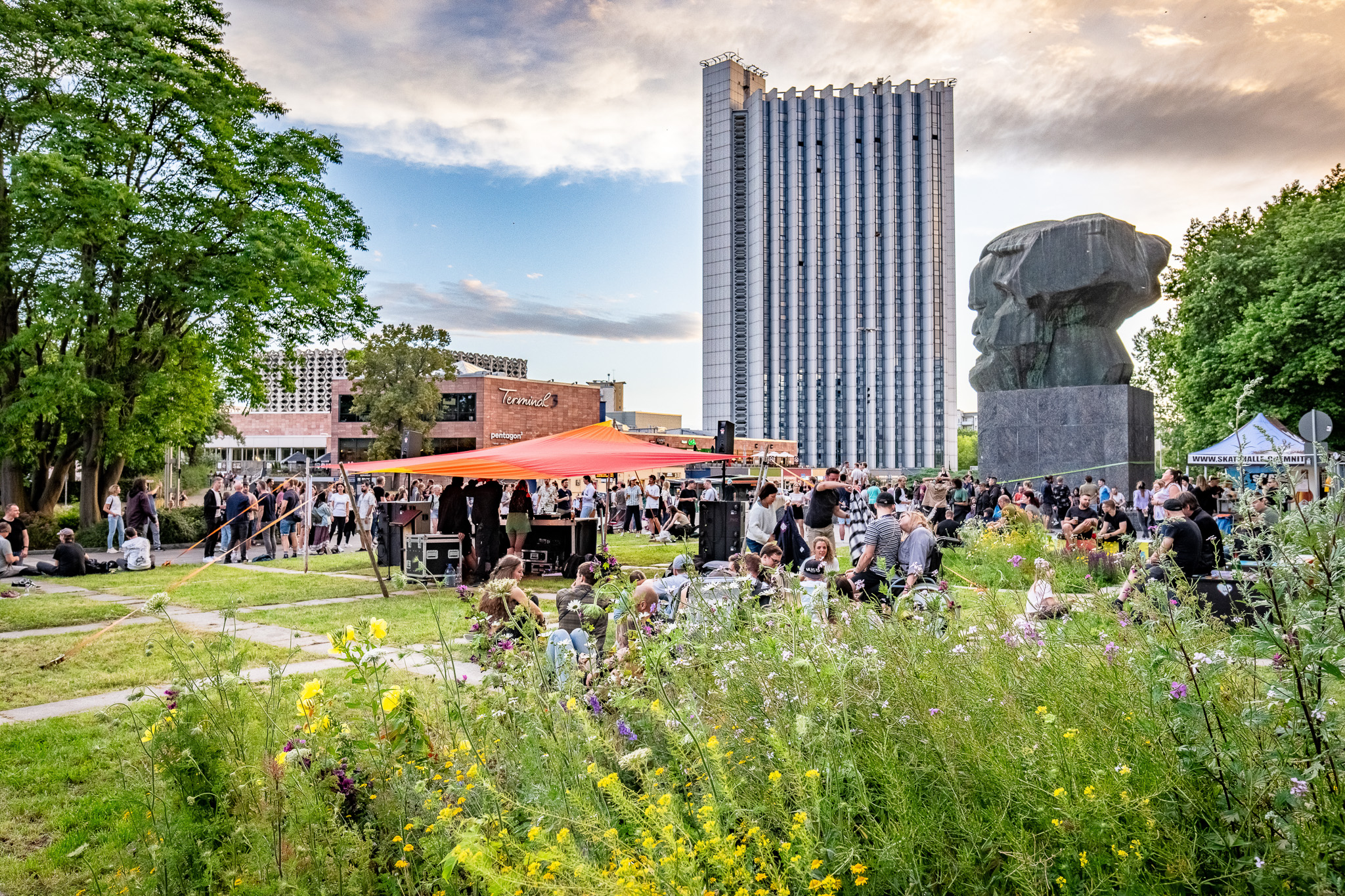 Das Karl Marx Monument aus einer anderen Perspektive